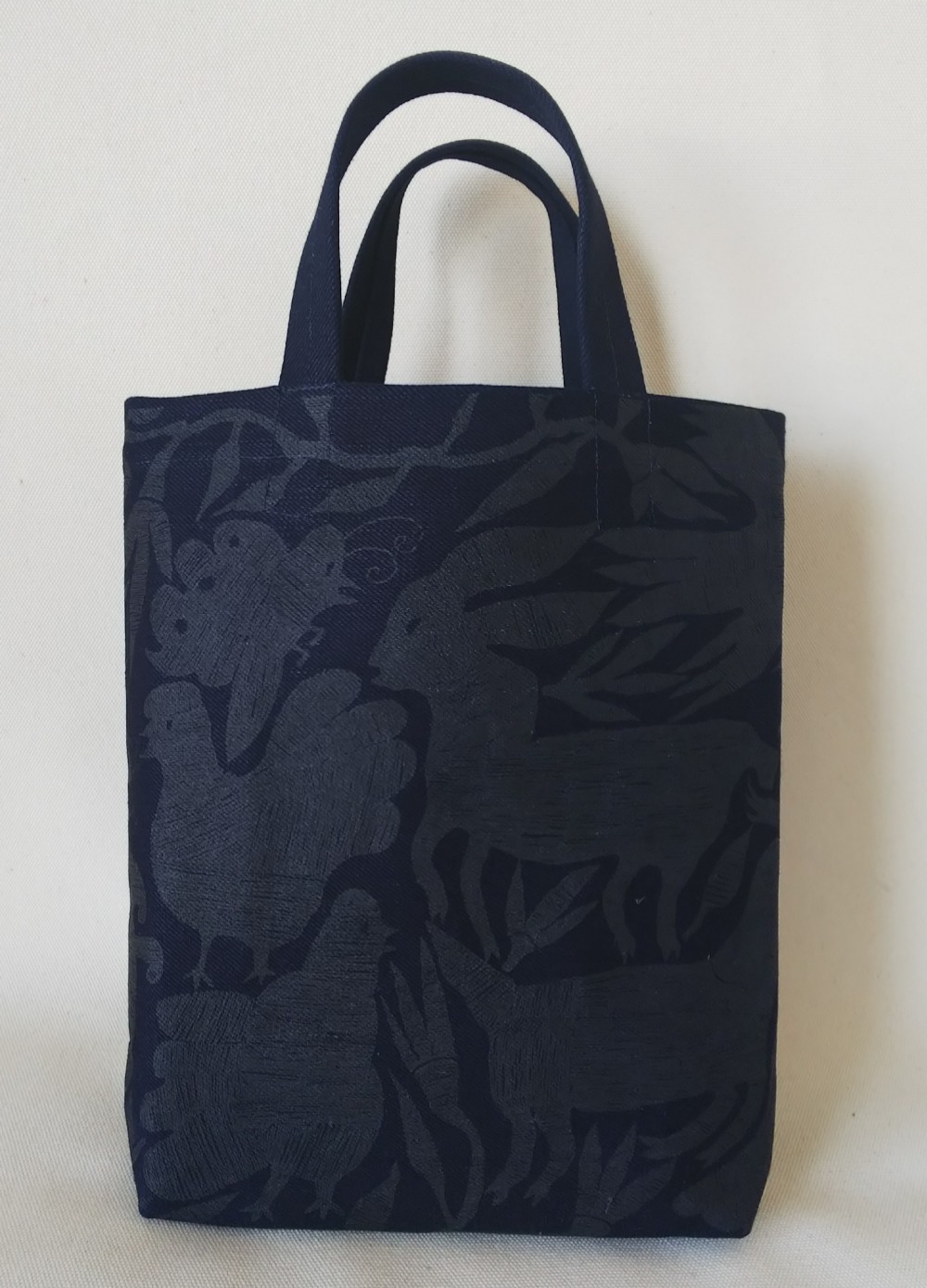 テキスタイルこだわりトート、Wインディゴ岡山産、綿、シックな大人トート、A4サイズ　紺色×黒
