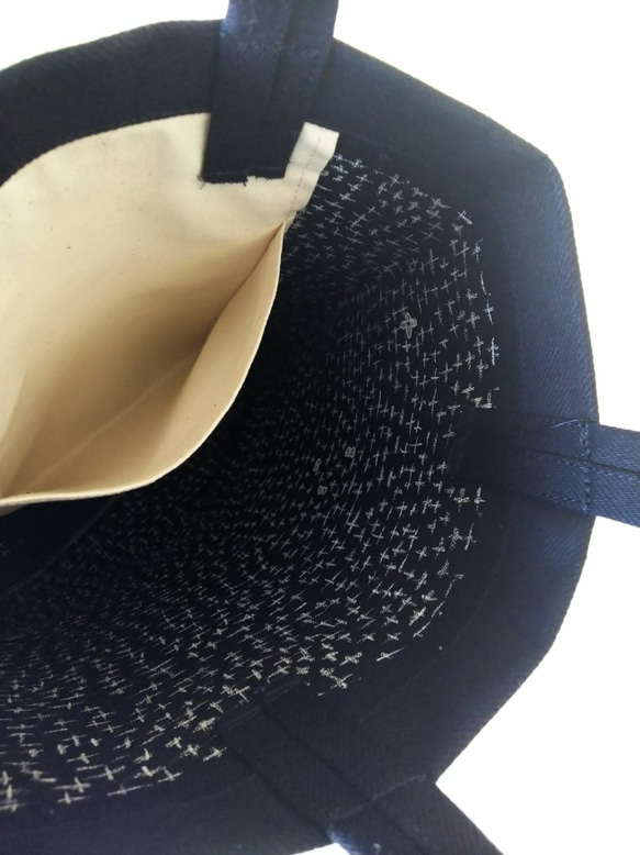 テキスタイルこだわりトート、Wインディゴ岡山産、綿、シックな大人トート、A4サイズ　紺色×黒 3枚目の画像