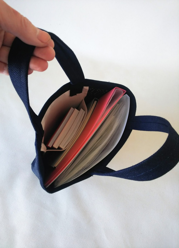 テキスタイルこだわりトート、Wインディゴ岡山産、綿、シックな大人トート、A4サイズ　紺色×黒 5枚目の画像