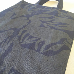 テキスタイルこだわりトート、Wインディゴ岡山産、綿、シックな大人トート、A4サイズ　紺色×黒 6枚目の画像