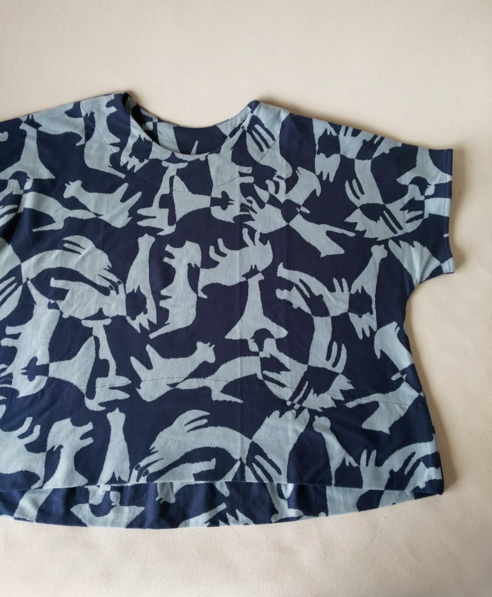 ＃stayhome 家に居ても少しおしゃれでリラックス出来るTシャツ作りました。気持ちのいい綿１００％　動物の影の迷彩柄