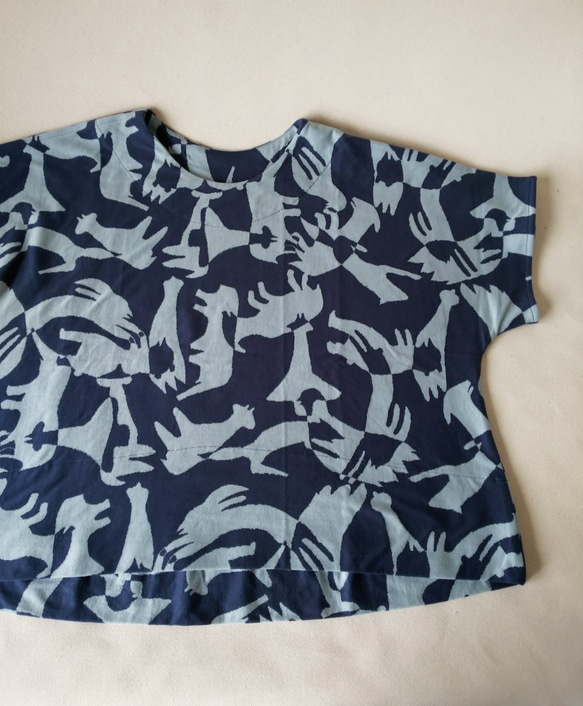 ＃stayhome 家に居ても少しおしゃれでリラックス出来るTシャツ作りました。気持ちのいい綿１００％　動物の影の迷彩柄 1枚目の画像