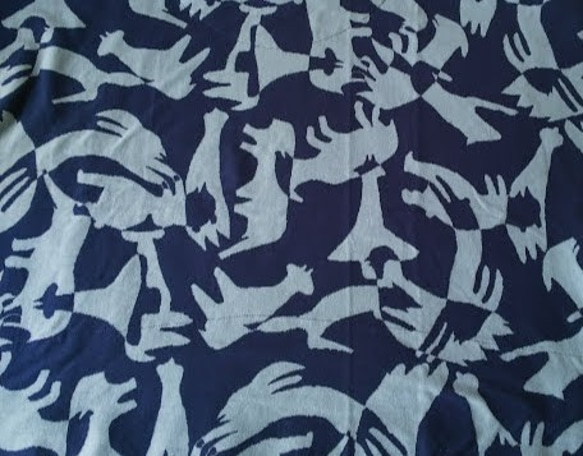 ＃stayhome 家に居ても少しおしゃれでリラックス出来るTシャツ作りました。気持ちのいい綿１００％　動物の影の迷彩柄 5枚目の画像