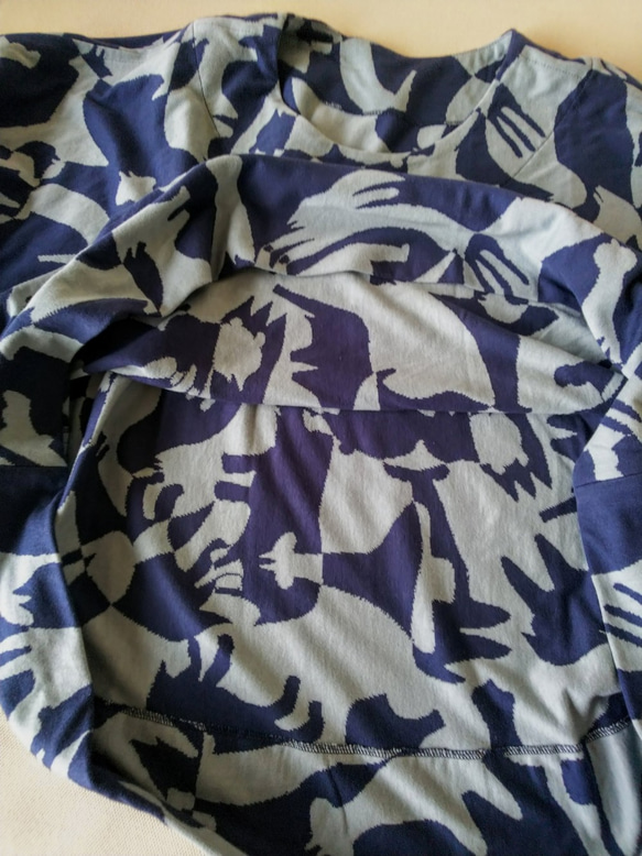 ＃stayhome 家に居ても少しおしゃれでリラックス出来るTシャツ作りました。気持ちのいい綿１００％　動物の影の迷彩柄 6枚目の画像
