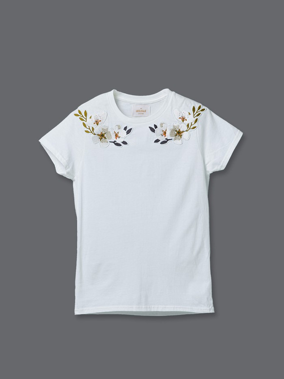 Pear Blossom Embroidered Fashion Top 梨花刺繡上衣 第1張的照片