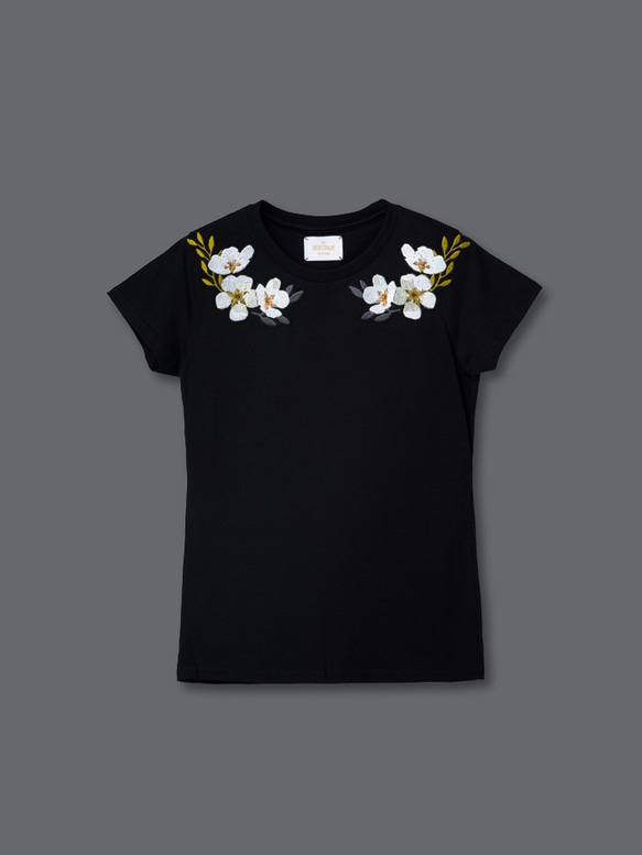Pear Blossom Embroidered Fashion Top 梨花刺繡上衣(Black) 第1張的照片