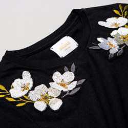 Pear Blossom Embroidered Fashion Top 梨花刺繡上衣(Black) 第2張的照片