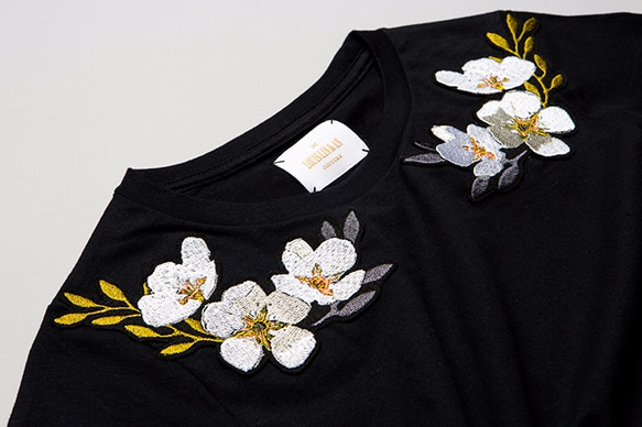 Pear Blossom Embroidered Fashion Top 梨花刺繡上衣(Black) 第2張的照片