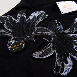 ユリの花刺繍入りファッショントップブラックユリの花刺繍入りトップ（ブラック） 6枚目の画像