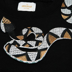 百步蛇刺繡上衣 Deinagkistrodon Viper Embroidered Top(Black) 第4張的照片
