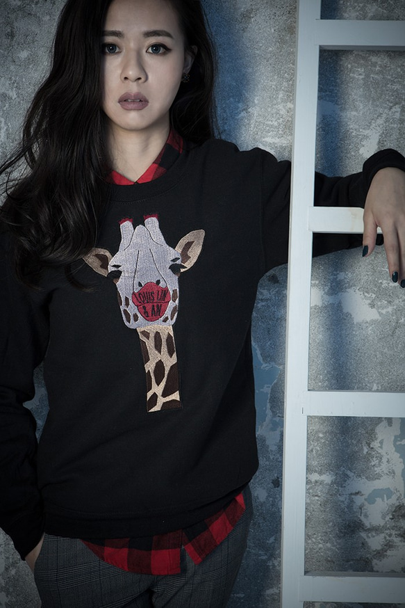 性感長頸鹿刺繡上衣 Sexy Pulp Lip Giraffe Embroidered Top(Black) 第2張的照片