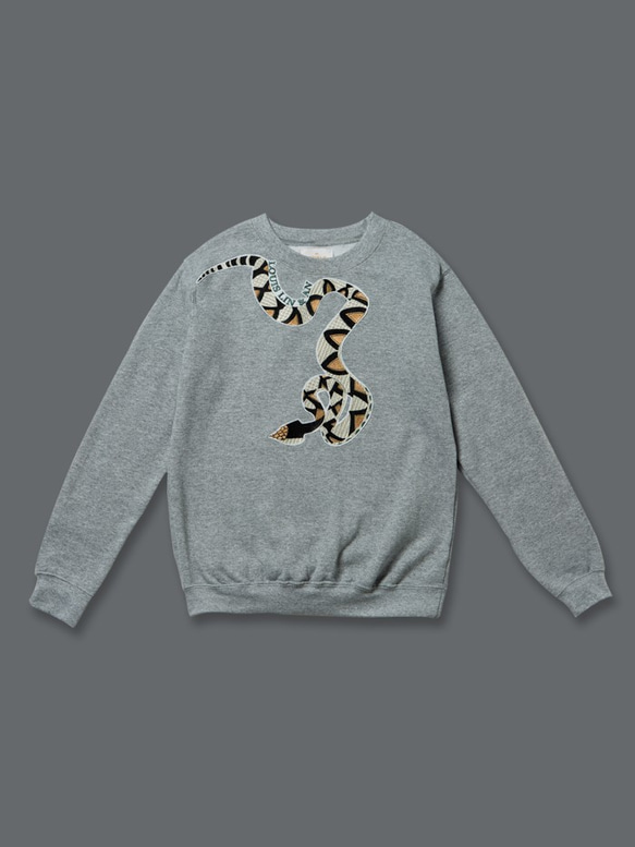 百步蛇刺繡上衣 Deinagkistrodon Viper Embroidered Top(Gray) 第1張的照片