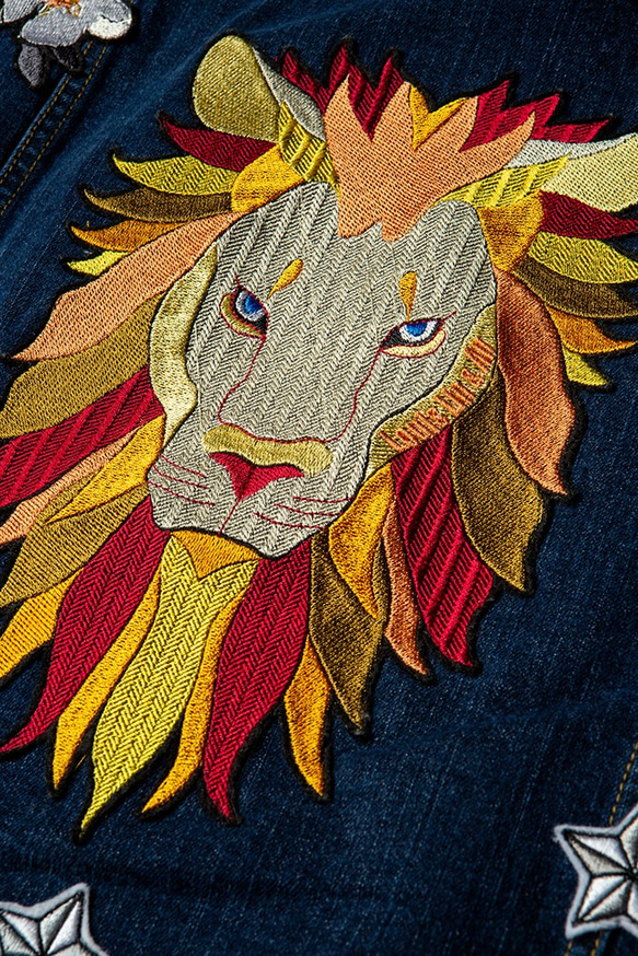 獅子梨花刺繡牛仔外套 Lion Embroidered Denim Jacket 第4張的照片