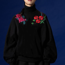 罌粟繡球花刺繡高領寬袖上衣 Poppy & Hydrangea Embroidered Top 第5張的照片