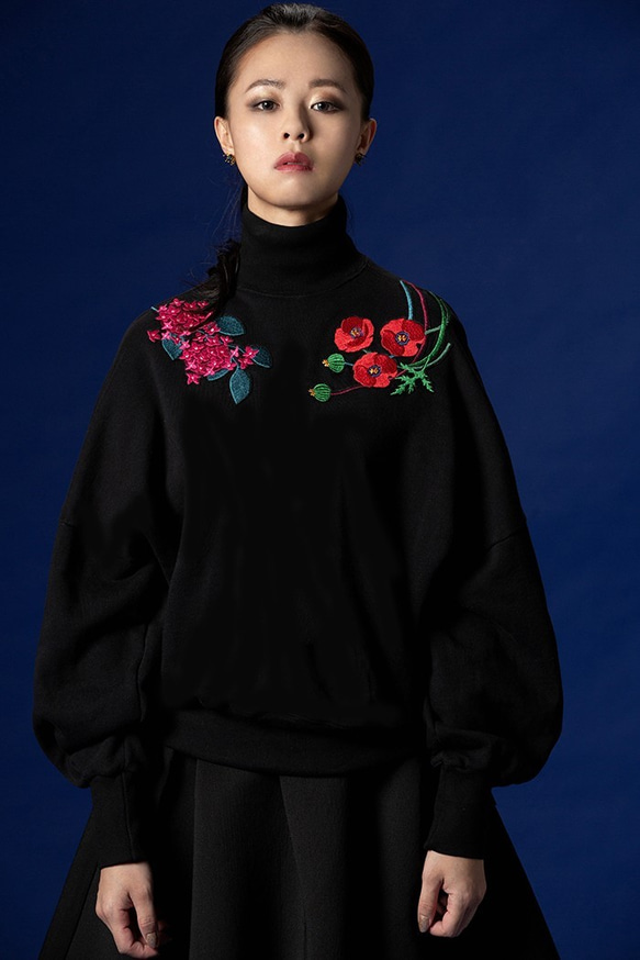 罌粟繡球花刺繡高領寬袖上衣 Poppy & Hydrangea Embroidered Top 第5張的照片