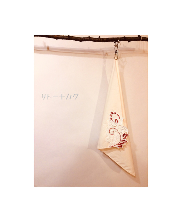 ☆木綿のハンカチーフ×刺繍モチーフ☆(クリーム:エンジ) 【送料無料】 1枚目の画像