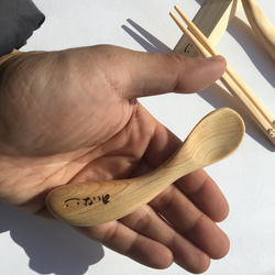 お食い初め祝いに最適な名前入りのベビースプーンとお箸のセット～ファーストベビーセット～ 5枚目の画像