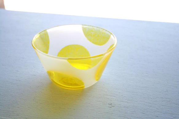 yumimiさまご予約　黄色水玉の鉢　 1枚目の画像