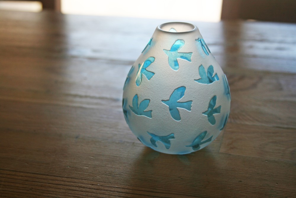 青白陶磁器の皿と花瓶セット