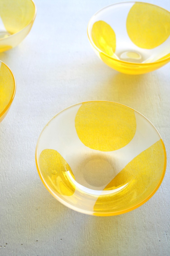 黄色水玉のサラダ鉢 2枚目の画像