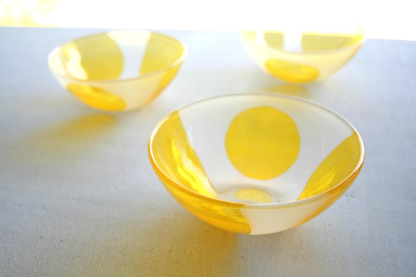黄色水玉のサラダ鉢 3枚目の画像