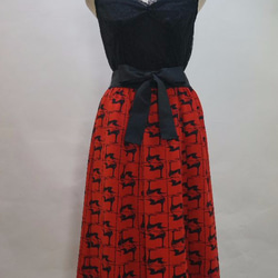赤プリント柄12枚接ぎスカート着物地使用　Ｌサイズ 1枚目の画像