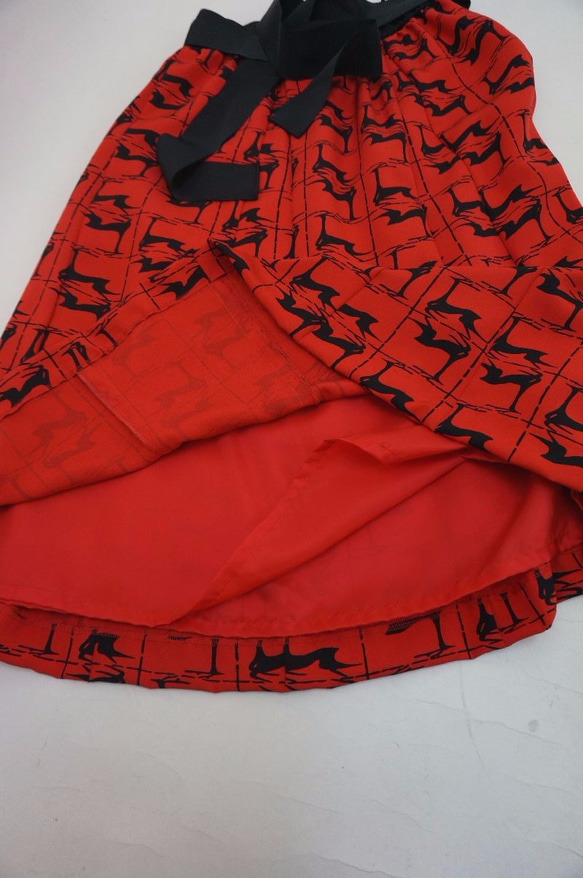 赤プリント柄12枚接ぎスカート着物地使用　Ｌサイズ 4枚目の画像
