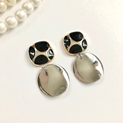 レトロカボションblack &silverイヤリング/ピアス 3枚目の画像