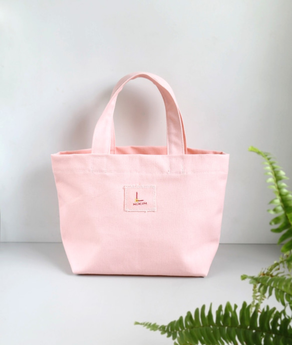 [さくらピンク]ハンドバッグ（英字カスタム、小花）/弁当バッグエコバッグハンドバッグカスタム刺繍 2枚目の画像