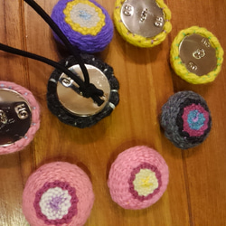 毛糸の飾りボタン２つセット 2枚目の画像