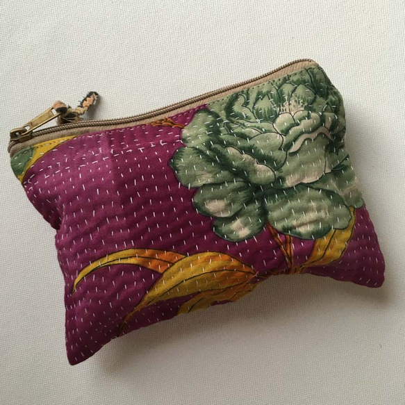 インドの刺し子布(グドゥリ) ポーチ　緑のお花 2枚目の画像