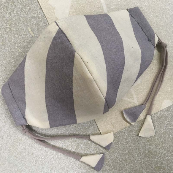 インド綿のマスク バイアスストライプ / 白ｘグレー 1枚目の画像