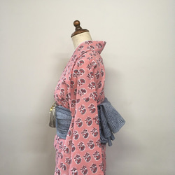 インド綿の浴衣 　くすみピンクにグレーの花柄 4枚目の画像