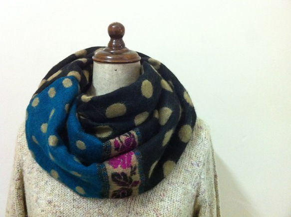 インド生まれのレトロ柄スヌード　ネイビー 1枚目の画像