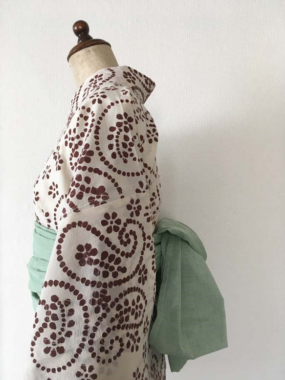 楽々二部式浴衣  白地ｘ茶色ペーズリー柄 3枚目の画像