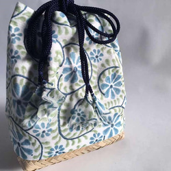 かご巾着 インドブロックプリント ブルーの花 3枚目の画像