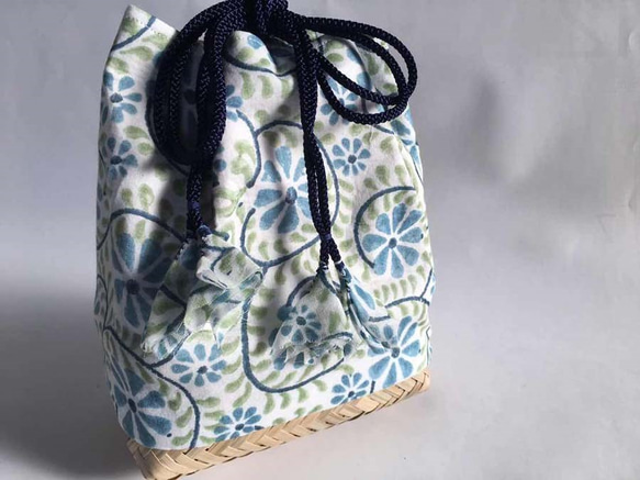 かご巾着 インドブロックプリント ブルーの花 3枚目の画像