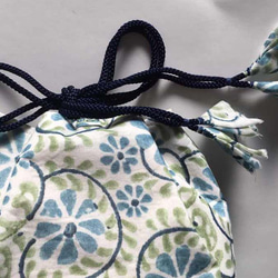 かご巾着 インドブロックプリント ブルーの花 4枚目の画像