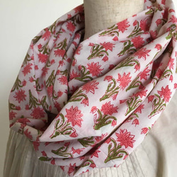 【再販】インド綿のロングスヌード　ピンク花づくし 1枚目の画像