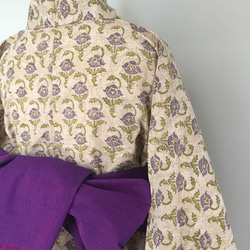 インド綿の浴衣 　ベージュ地に薄紫ｘ緑の花柄 5枚目の画像