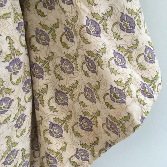 インド綿の浴衣 　ベージュ地に薄紫ｘ緑の花柄 7枚目の画像