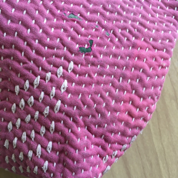 インドの刺し子布(グドゥリ) ポーチ　ピンクの刺し子 5枚目の画像