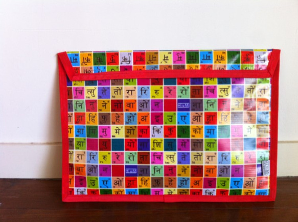【再販】ファイルケース(A4)　ヒンディ語が学べちゃう柄 1枚目の画像