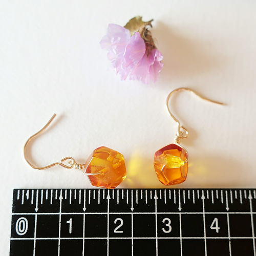 ◇14kgf ピアス～バルティックアンバー【琥珀】タンブルカット ピアス