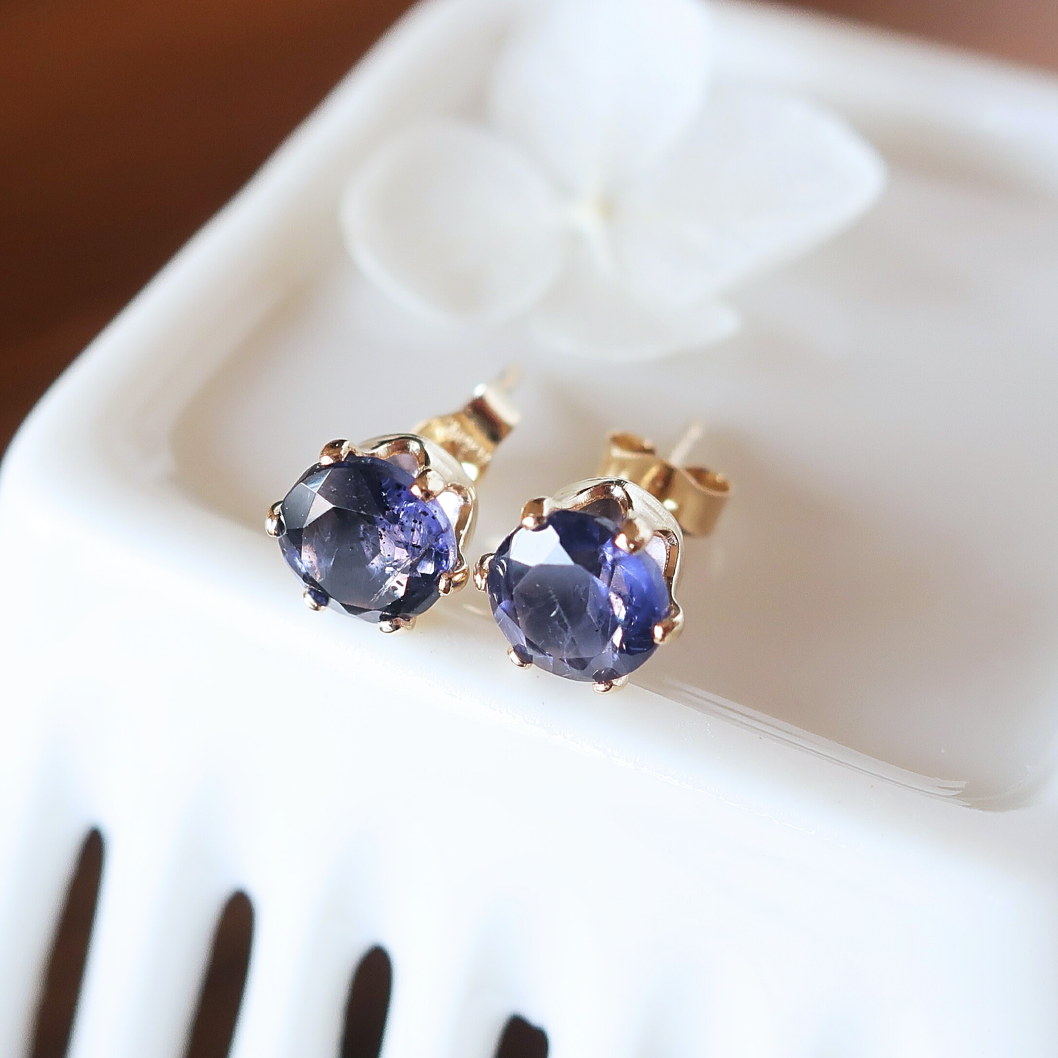 ◆14kgfピアス～5mmアイオライトAAAラウンドファセットカット【9月誕生石】