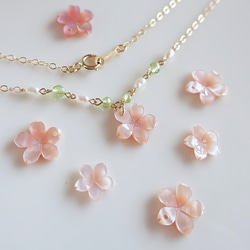 大粒　桜　ピンクシェル　カービング　14kgfペントップ ✿桜❀◇14kgfネックレス～ピンクシェル,パール,ペリドット【6月誕生石