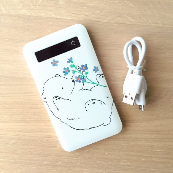 【送料無料】シロクマとお花のモバイルバッテリー 3枚目の画像