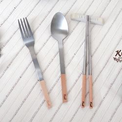 KROLL純鈦家用餐具組-筷子+湯匙 (楓木) 第2張的照片