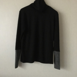 ふんわりウール手袋付き長袖タートルカットソー　黒×杢グレーＦ 2枚目の画像