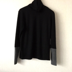 ふんわりウール手袋付き長袖タートルカットソー　黒×杢グレーＦ 3枚目の画像